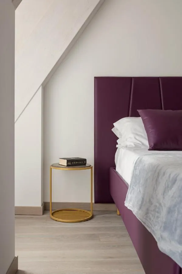 Luxury Suites Rocopom - Lake Front Malgrate Hotel