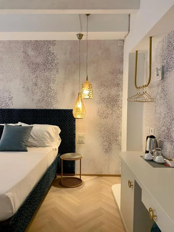 Luxury Suites Rocopom - Lake Front Malgrate Hotel