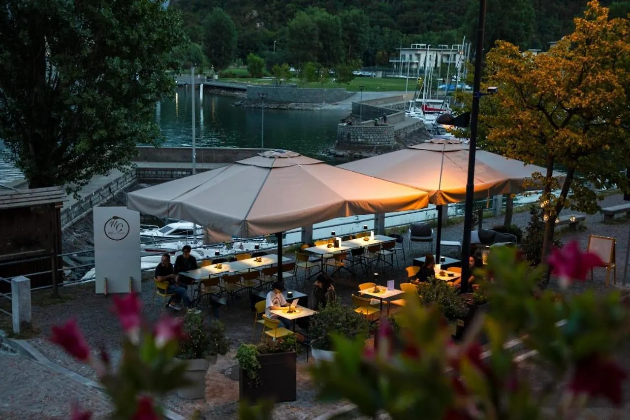 Luxury Suites Rocopom - Lake Front Malgrate Italy