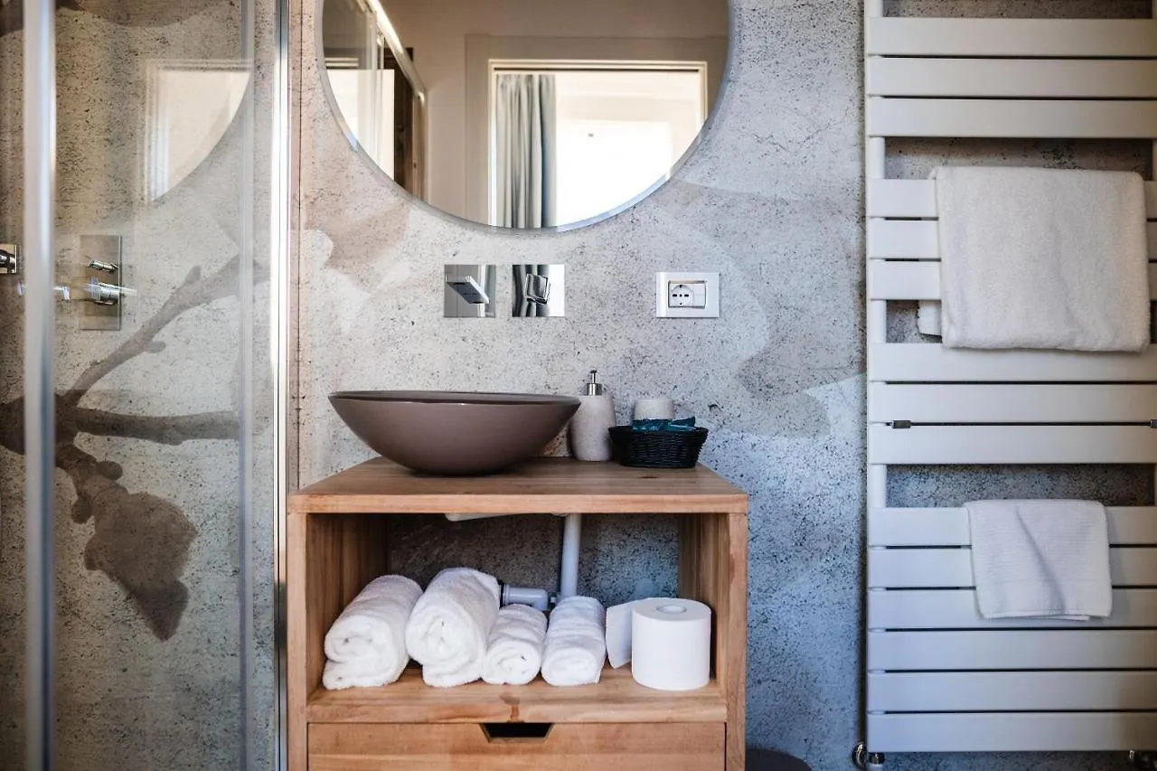 Luxury Suites Rocopom - Lake Front Malgrate Hotel