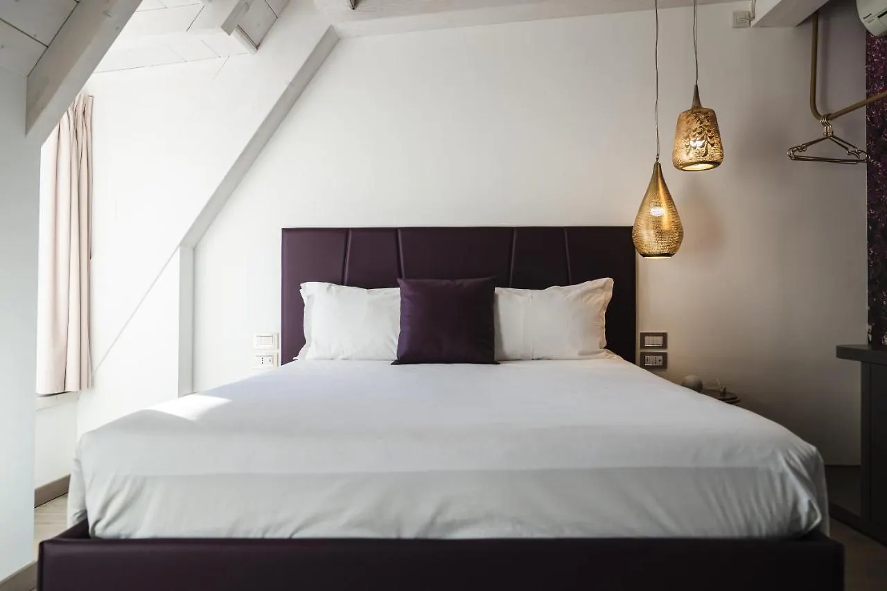 Luxury Suites Rocopom - Lake Front Malgrate Hotel