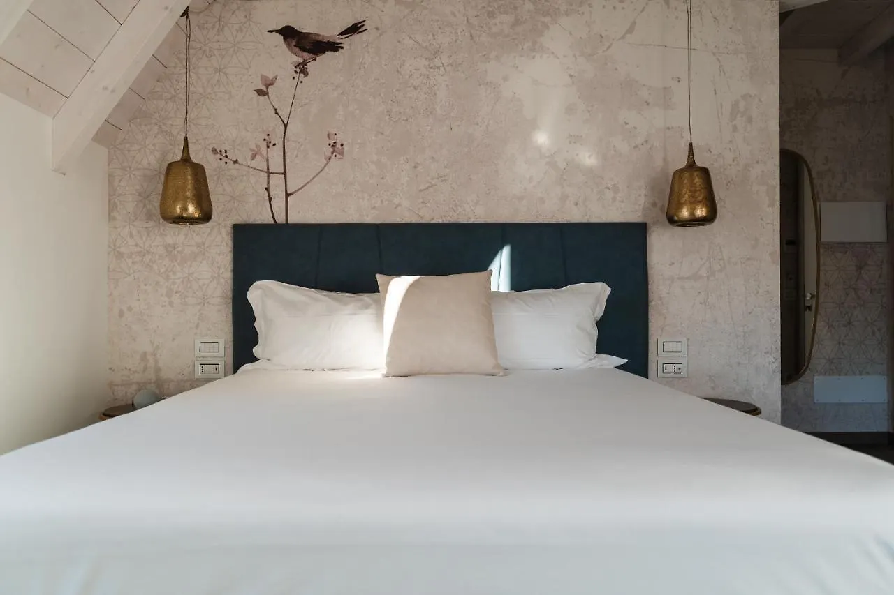 Luxury Suites Rocopom - Lake Front Malgrate Hotel