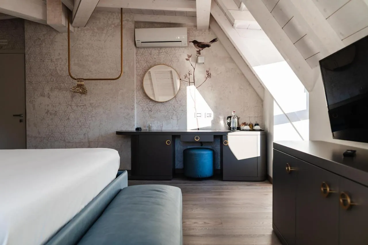 Luxury Suites Rocopom - Lake Front Malgrate Hotel