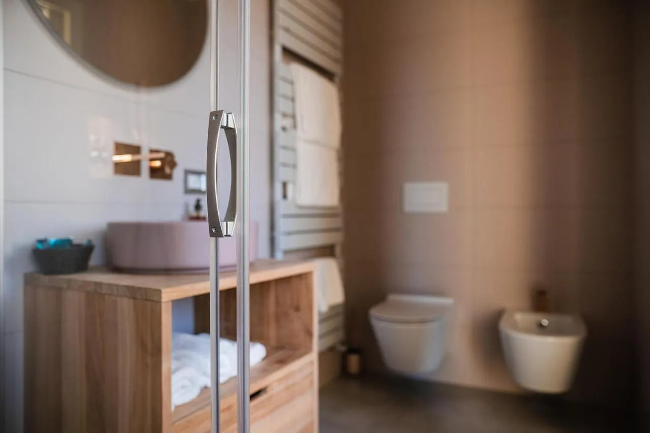 Luxury Suites Rocopom - Lake Front Malgrate Italia