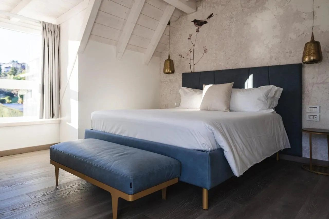 Luxury Suites Rocopom - Lake Front Malgrate 0*,  Italia