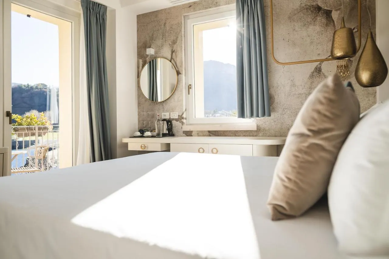 Luxury Suites Rocopom - Lake Front Malgrate Italia