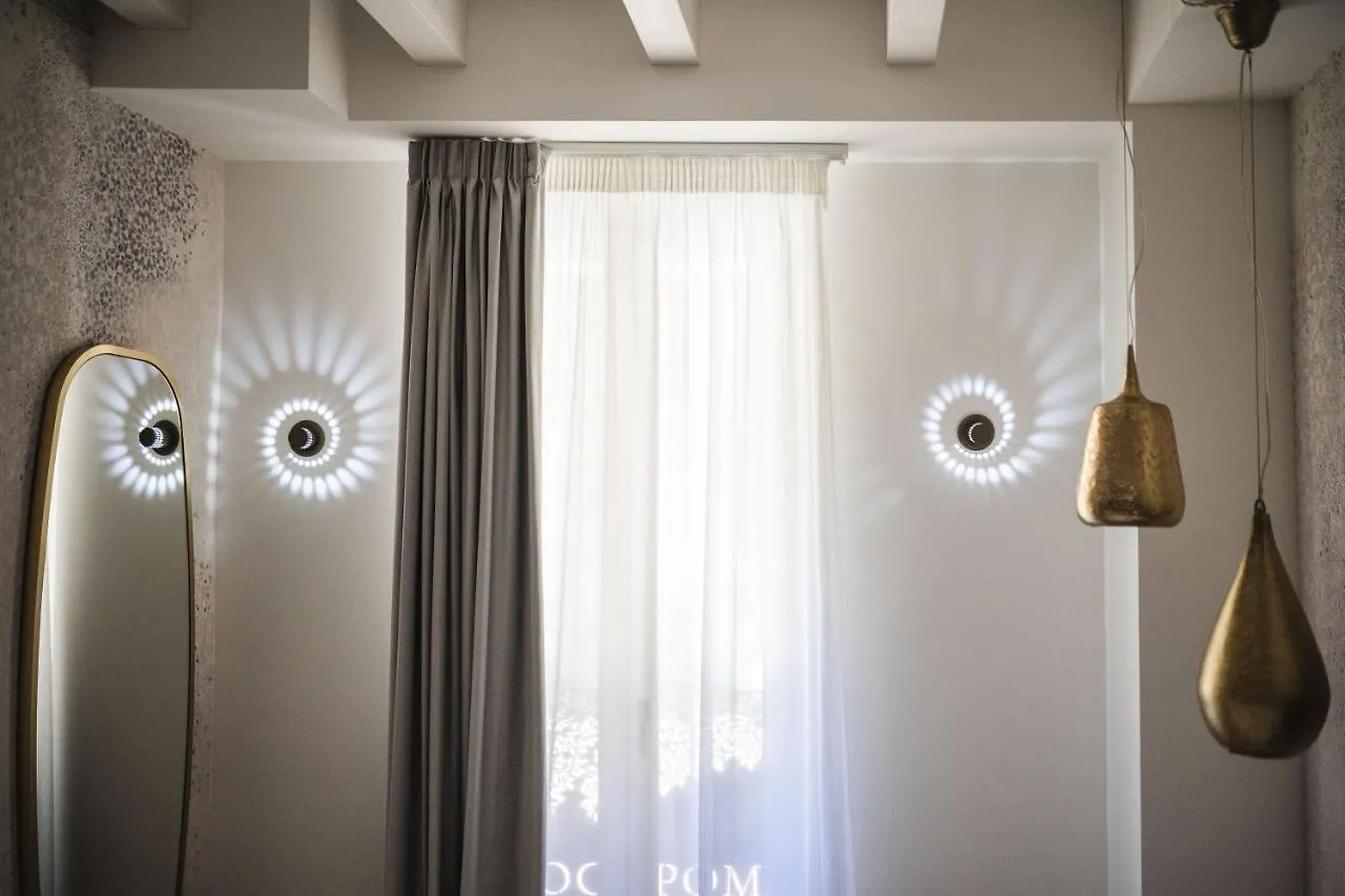 Luxury Suites Rocopom - Lake Front Malgrate Hotel