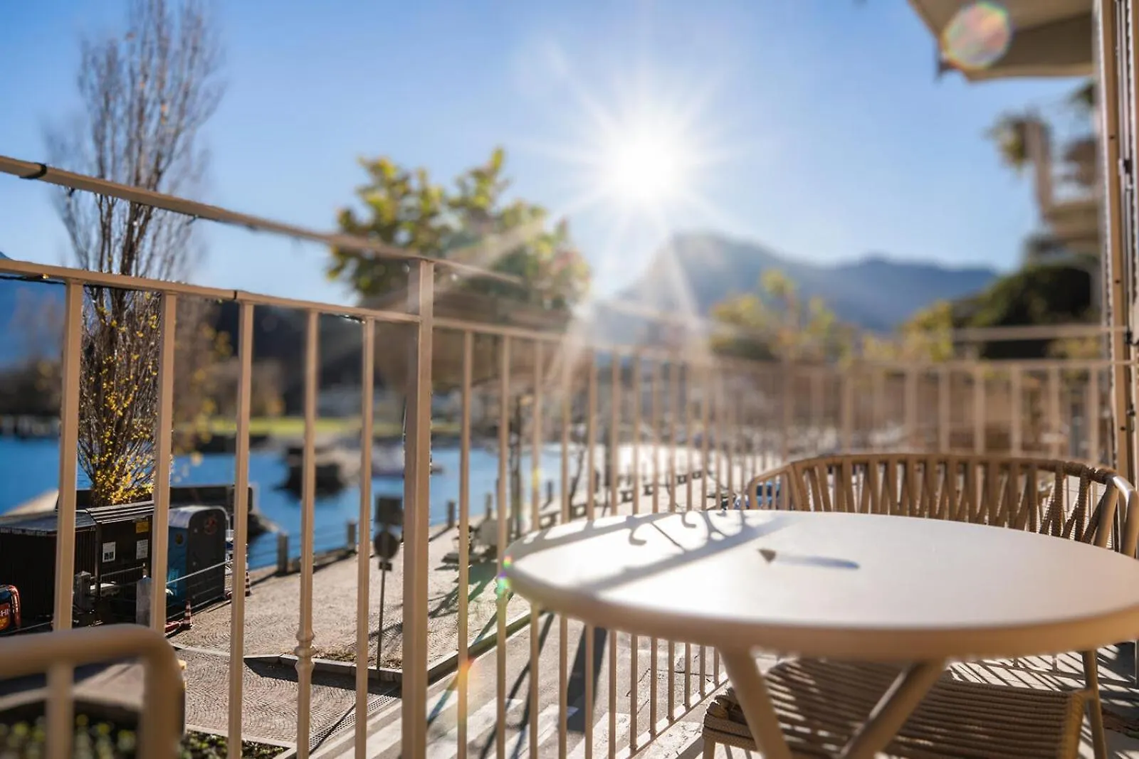 Luxury Suites Rocopom - Lake Front Malgrate Italia